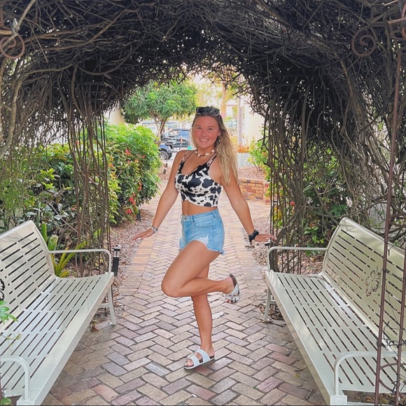 Get To Know Samantha ☀️ - Picture 8 of 8